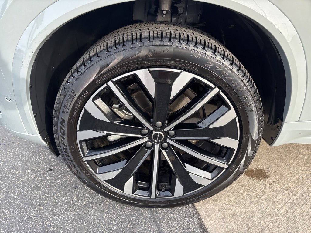 Certified 2025 Volvo XC90 B6 Plus image 13