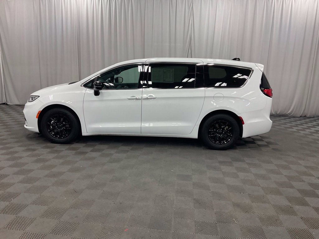 Used 2024 Chrysler Pacifica Touring FWD image 30