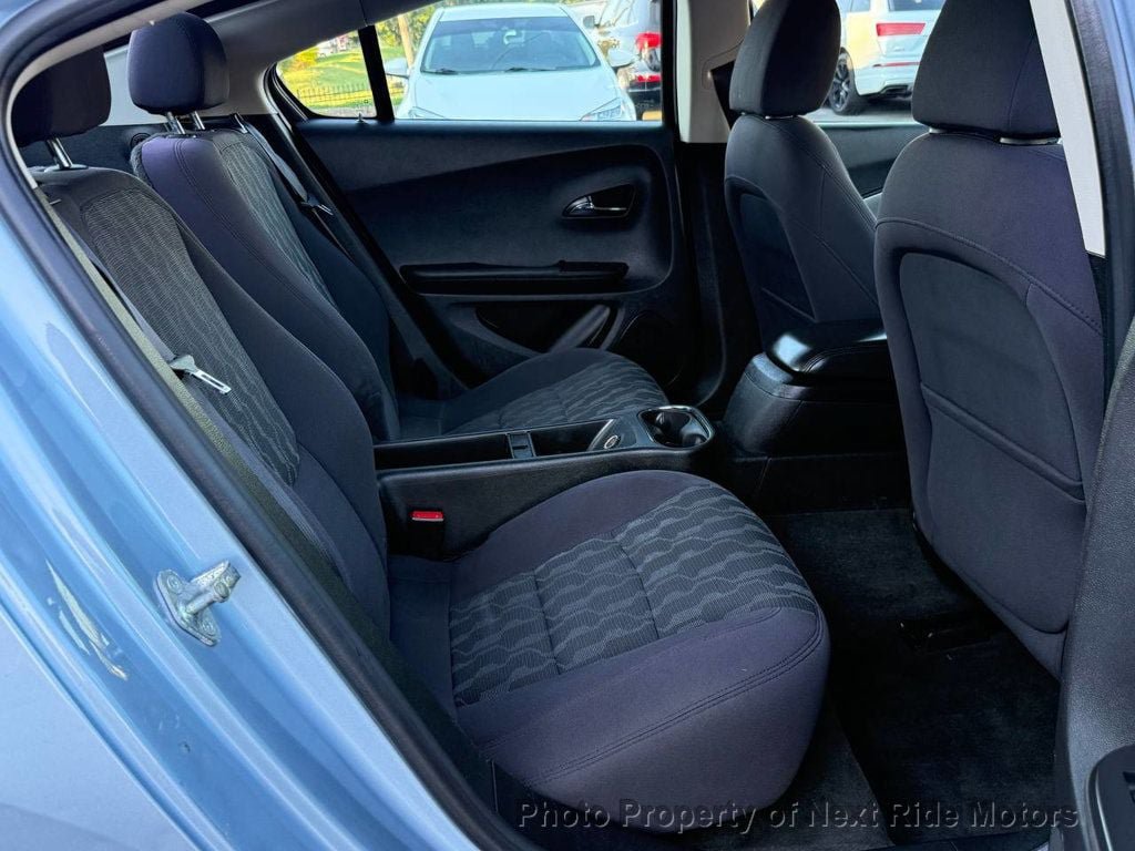 Used 2013 Chevrolet Volt FWD image 10