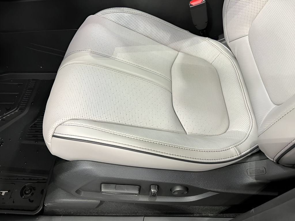 Used 2025 Honda Pilot Elite image 11