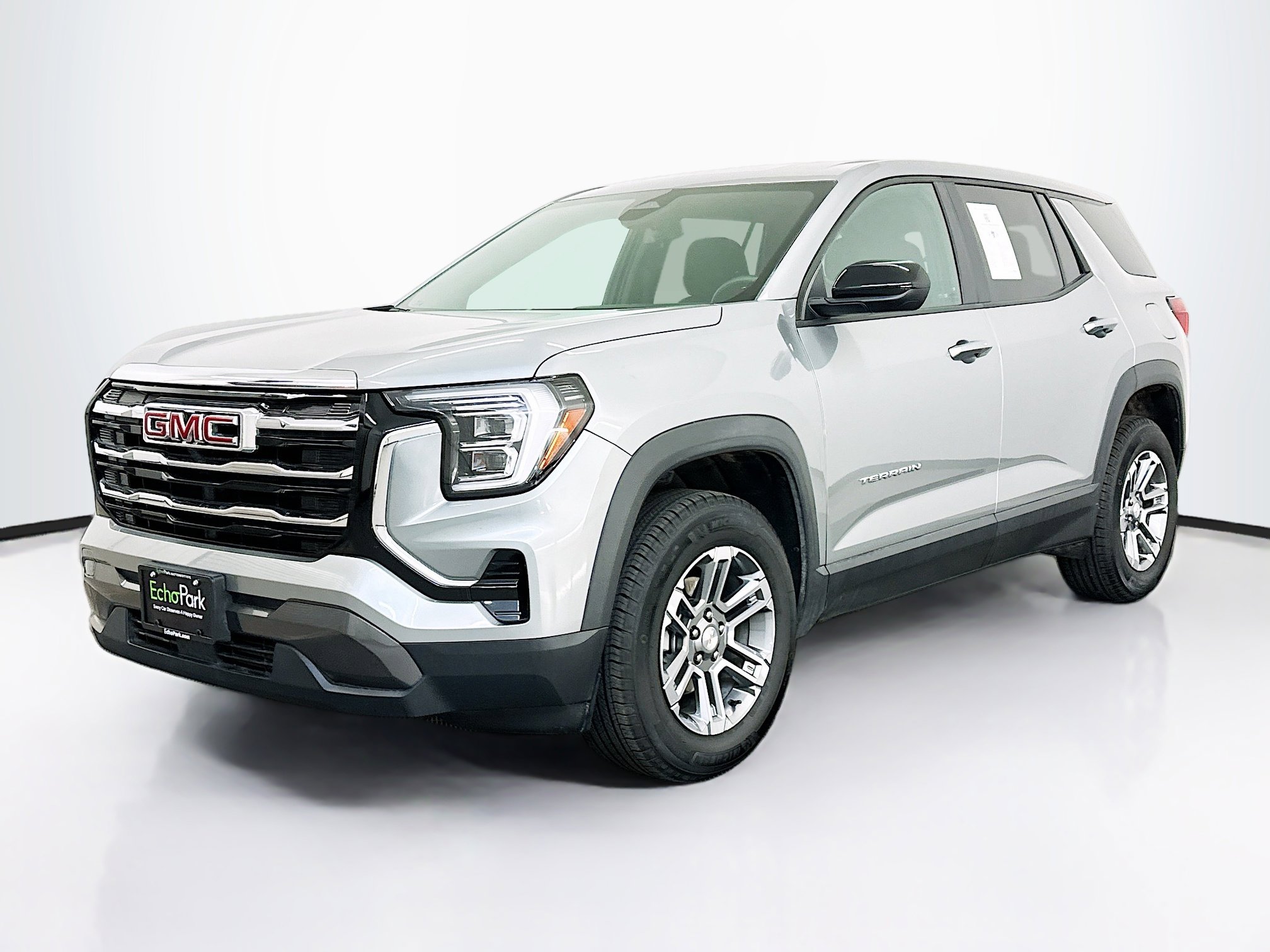 Used 2025 GMC Terrain Elevation image 3