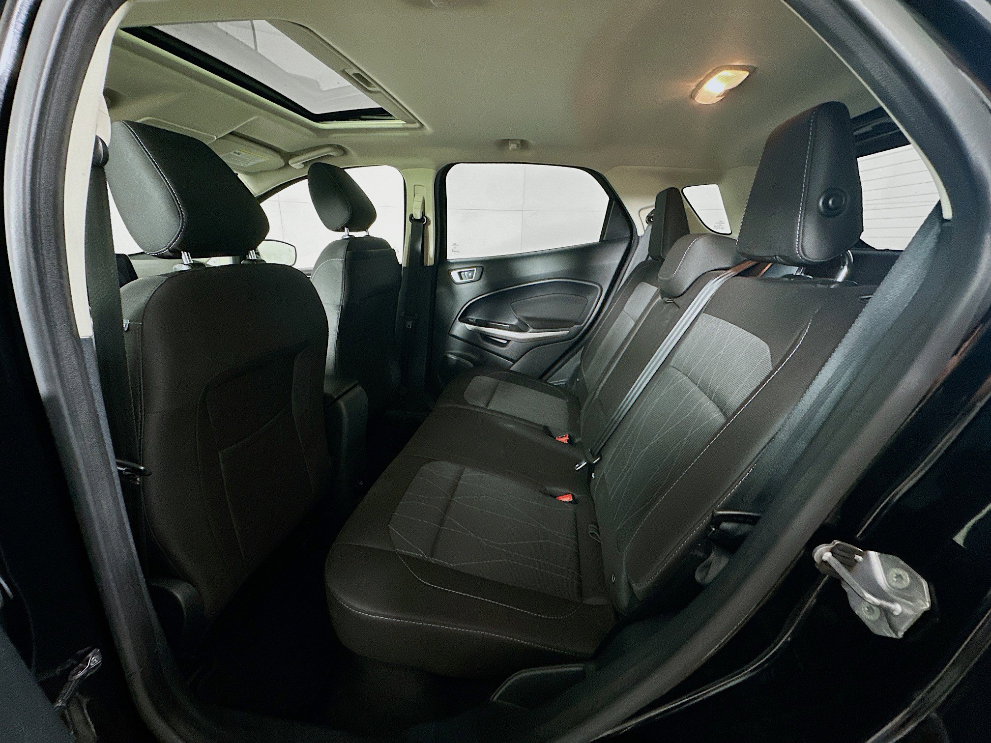 Used 2019 Ford EcoSport SE w/ SE Convenience Package image 28