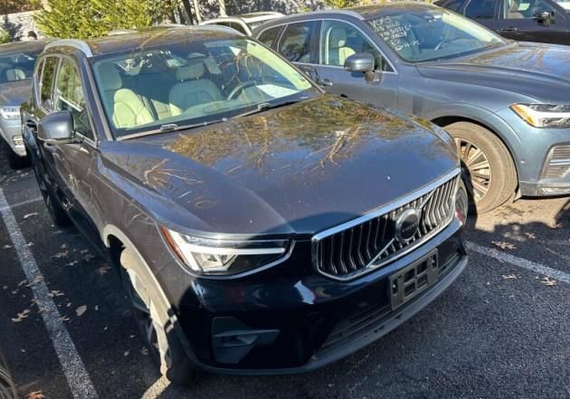 Used 2023 Volvo XC40 B5 Plus w/ Protection Package Premier image 3