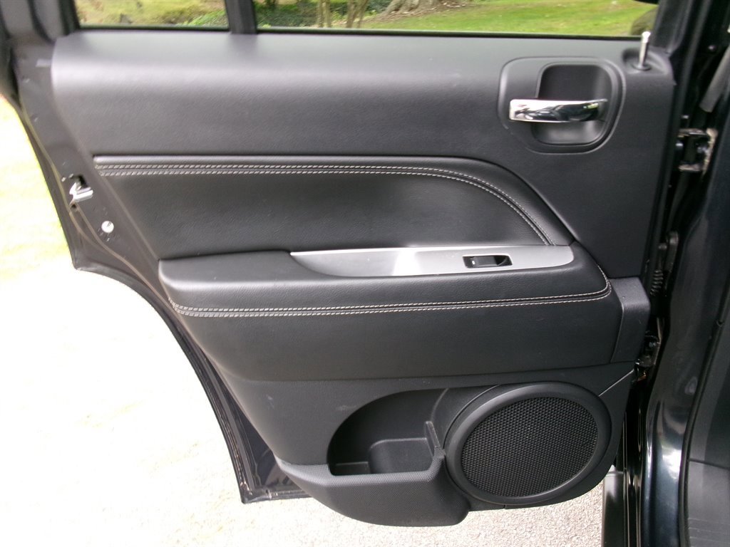 Used 2014 Jeep Compass Latitude w/ Sun/Sound Group FWD image 37
