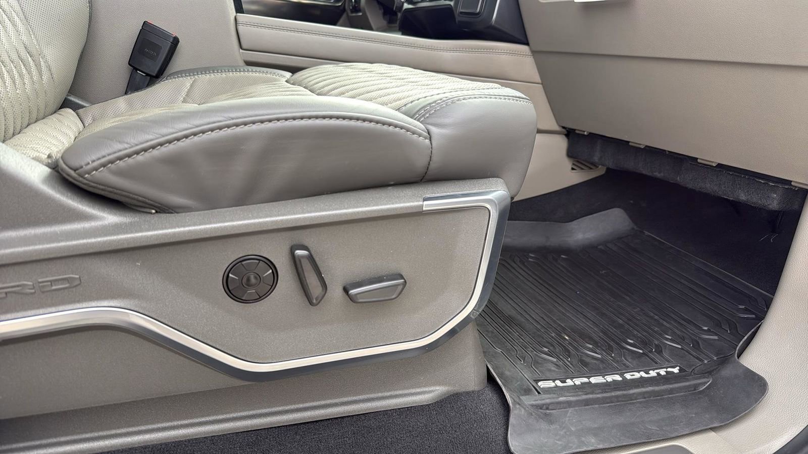 Used 2026 Ford F350 Platinum w/ Platinum Plus Package image 25