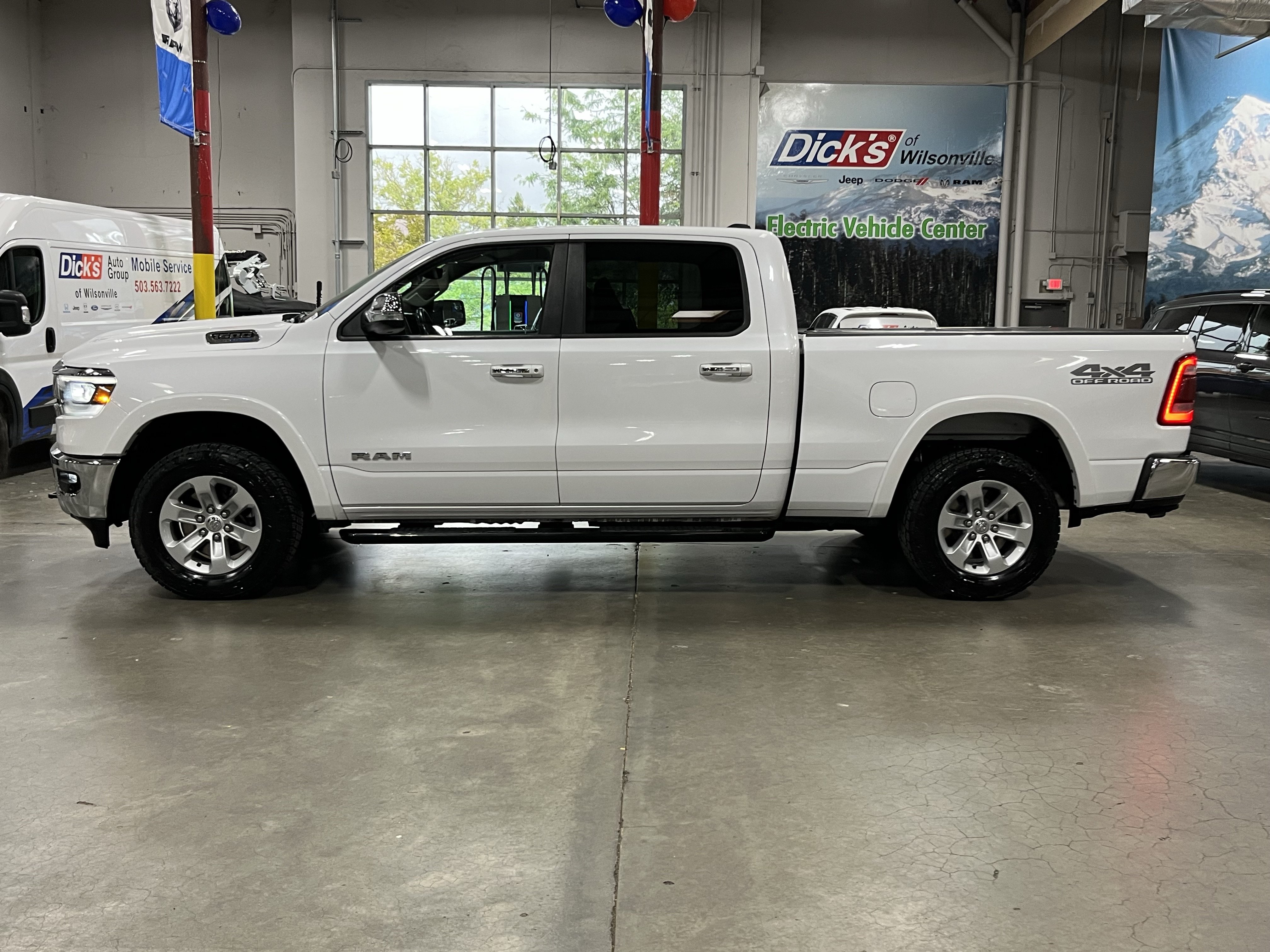 Used 2022 RAM 1500 Laramie AWD/4WD image 2