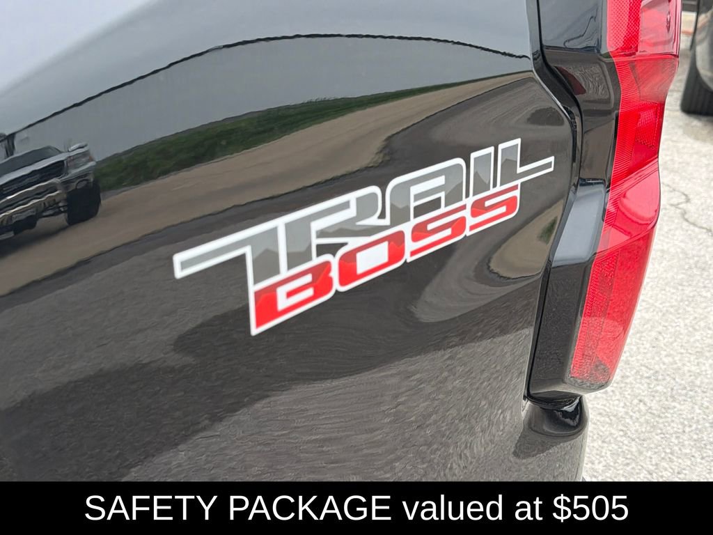 Used 2023 Chevrolet Colorado Trail Boss image 4