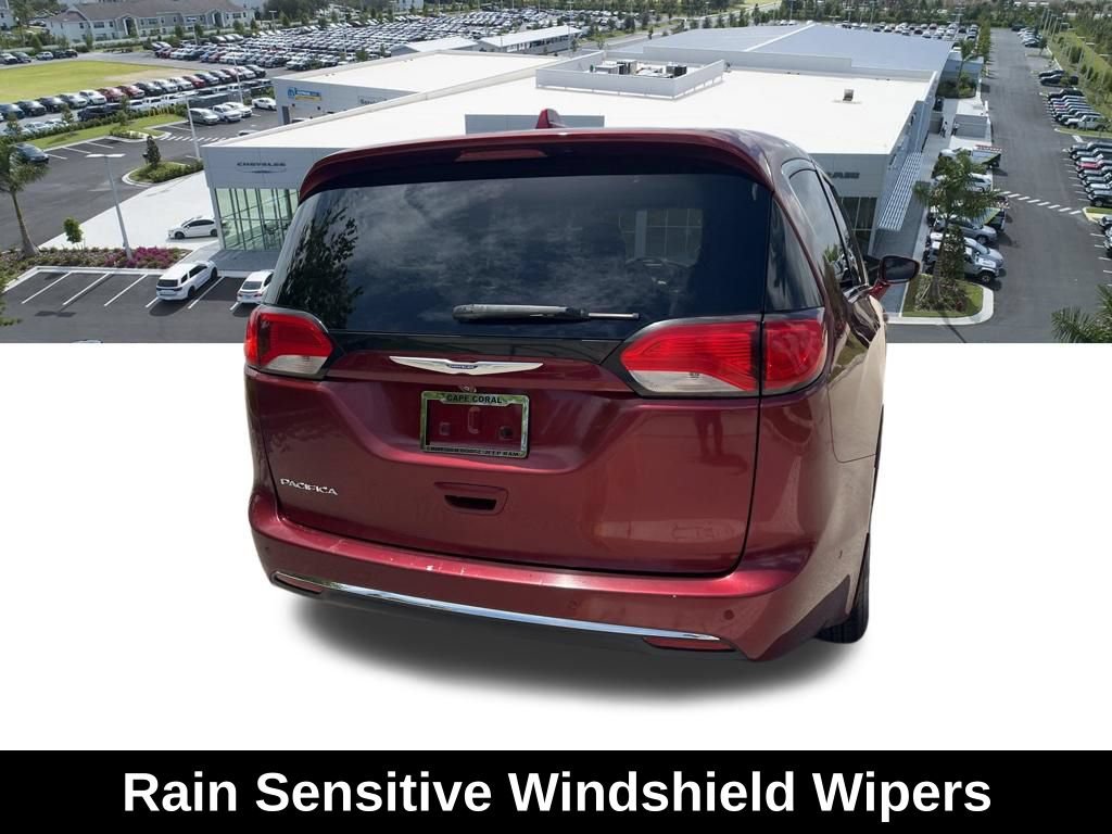 Used 2020 Chrysler Pacifica Touring w/ Advanced Safetytec Group FWD image 18