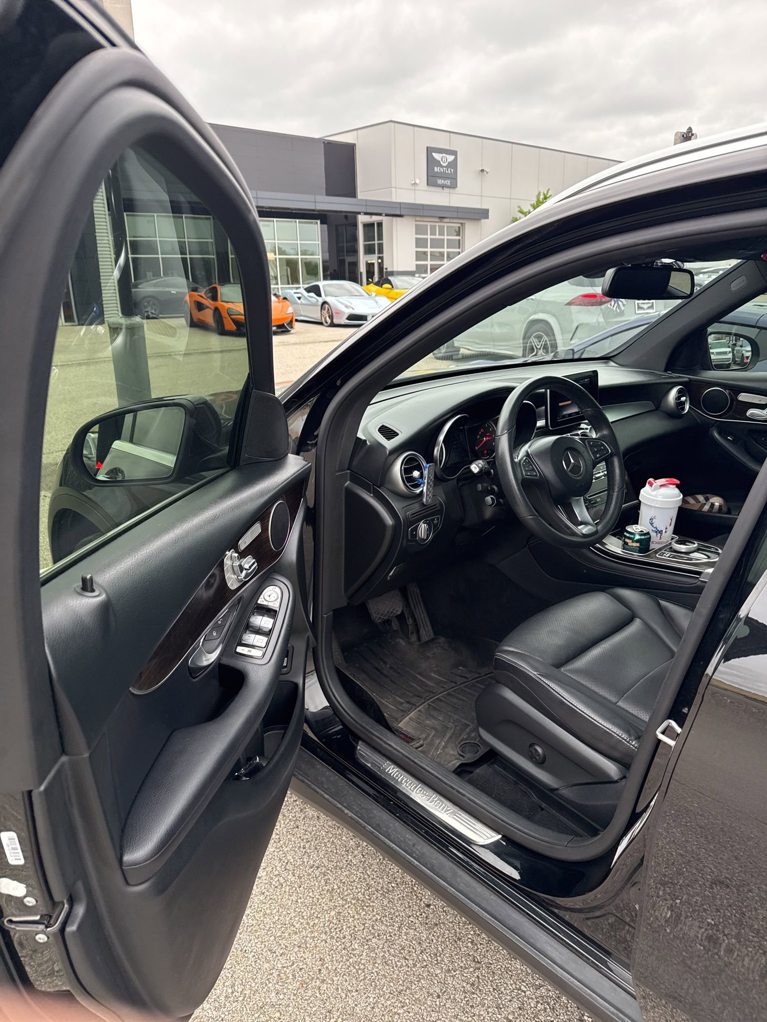 Used 2017 Mercedes-Benz GLC 300 4MATIC image 3