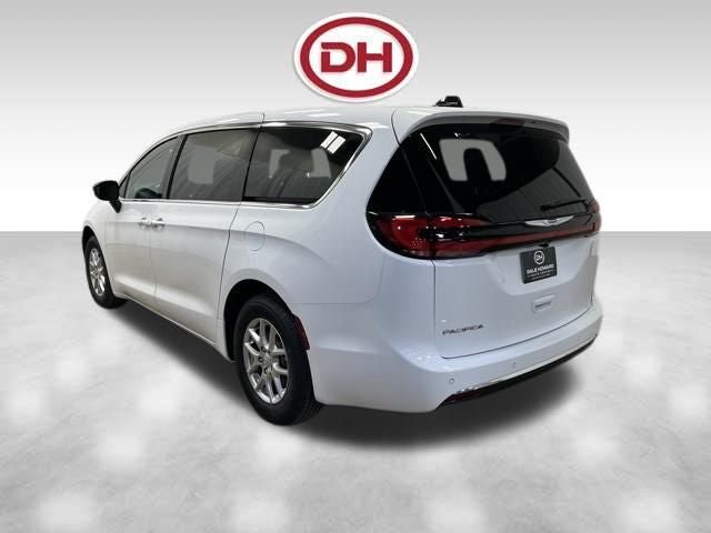 New 2026 Chrysler Pacifica Select FWD image 10