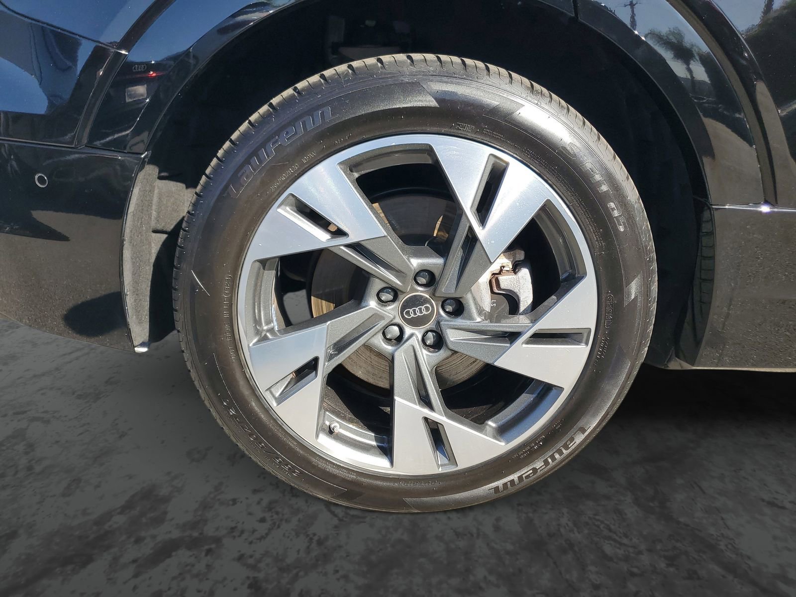 Used 2023 Audi e-tron Premium image 5