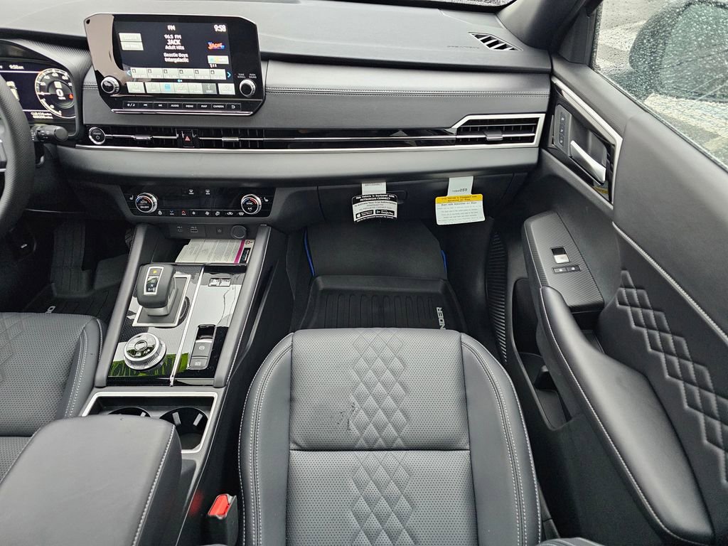 Used 2025 Mitsubishi Outlander SEL Black Edition image 14