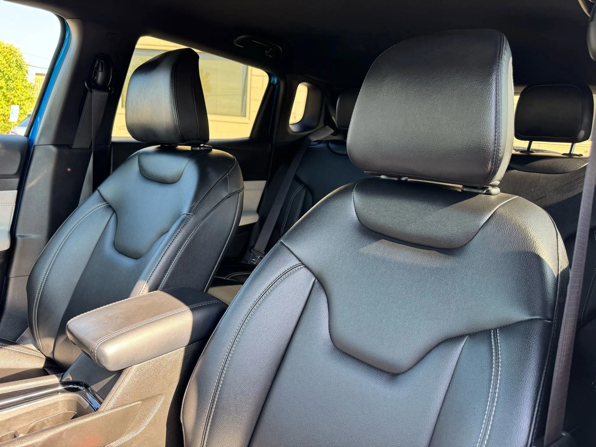 Used 2025 Jeep Compass Limited image 22