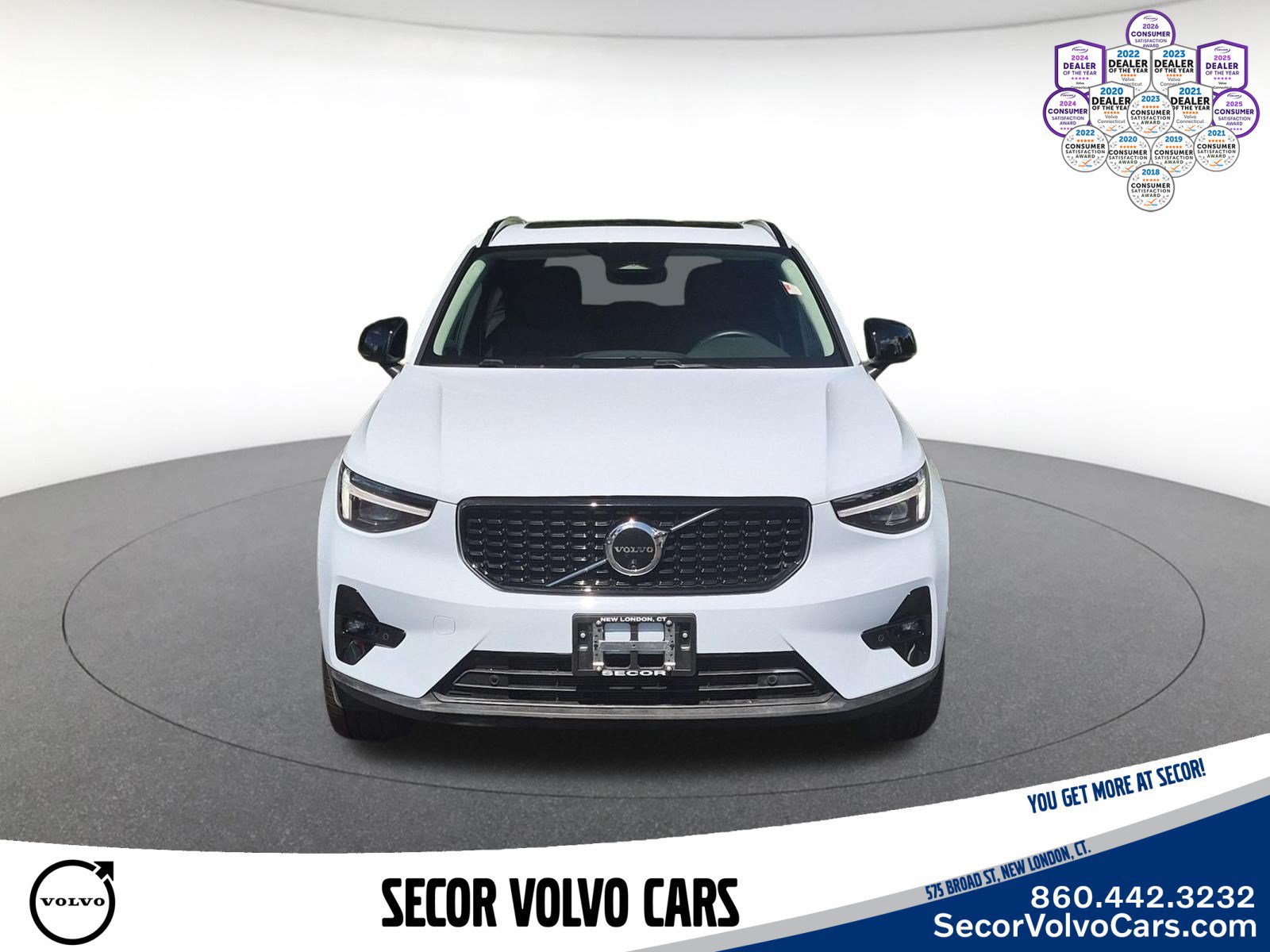 Used 2026 Volvo XC40 B5 Plus AWD/4WD image 2