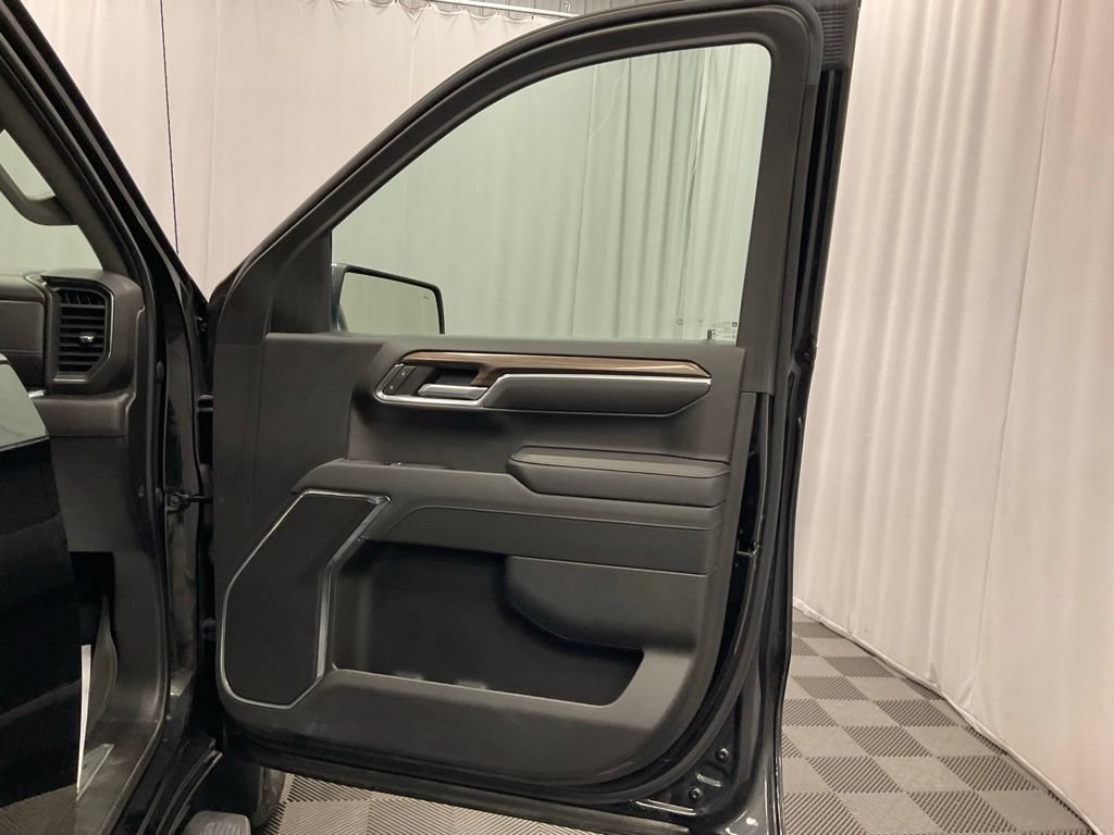 Used 2023 Chevrolet Silverado 1500 LT w/ Safety Package AWD/4WD image 28