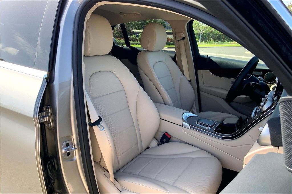 Used 2023 Mercedes-Benz GLC 300 4MATIC Coupe image 7