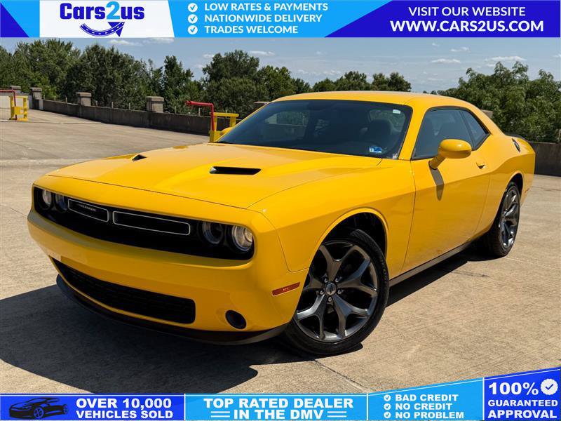 Used 2017 Dodge Challenger SXT RWD image 1