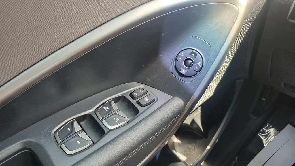 Used 2017 Hyundai Santa Fe SE FWD image 19