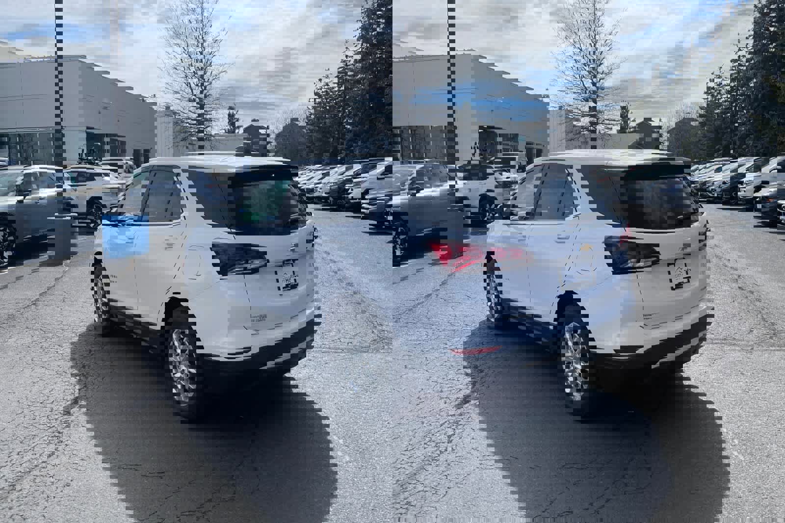 Used 2022 Chevrolet Equinox LT image 3