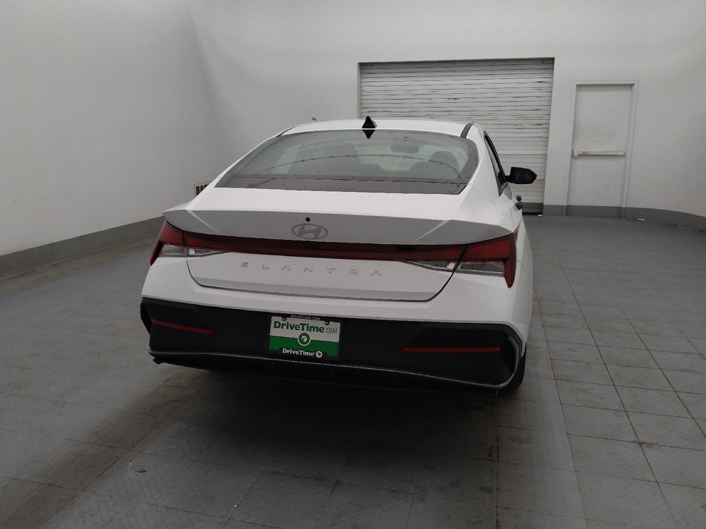 Used 2025 Hyundai Elantra SE image 7