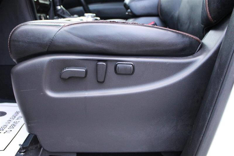 Used 2018 Nissan Armada Platinum w/ Interior Lighting Package image 12