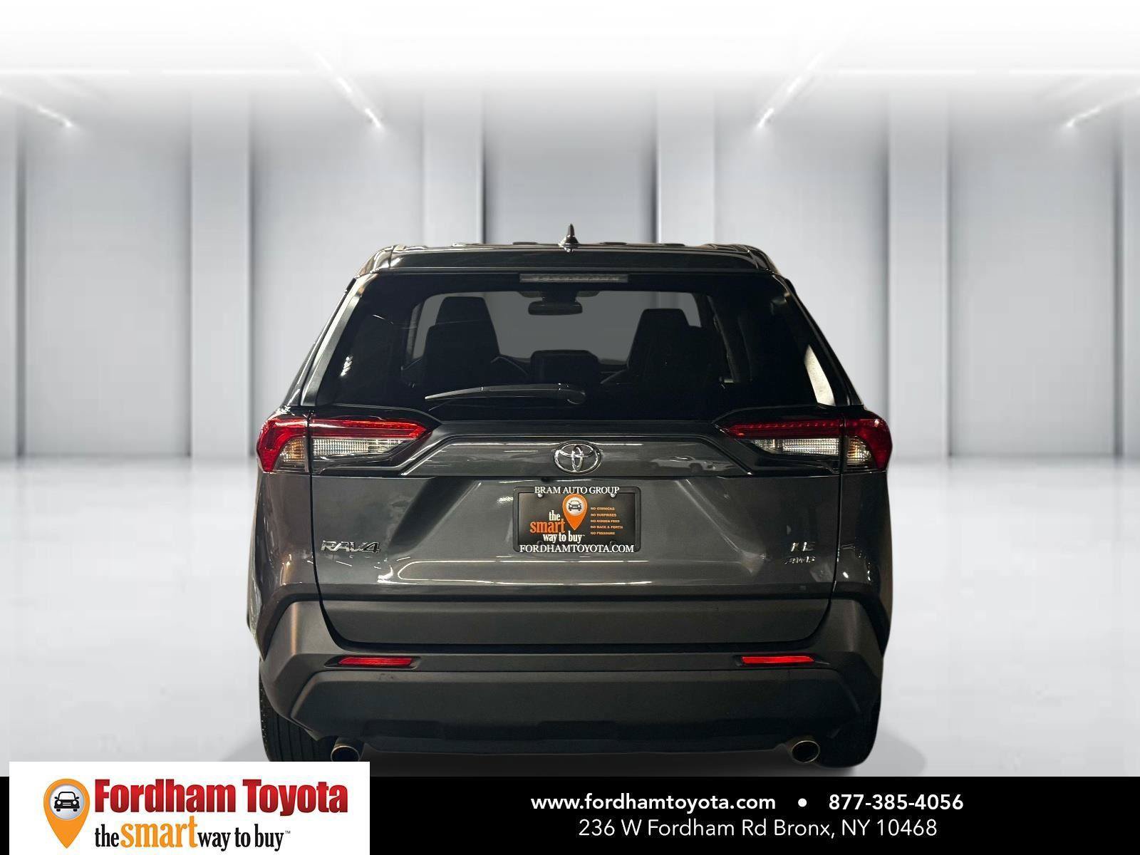 Used 2022 Toyota RAV4 LE AWD/4WD image 6