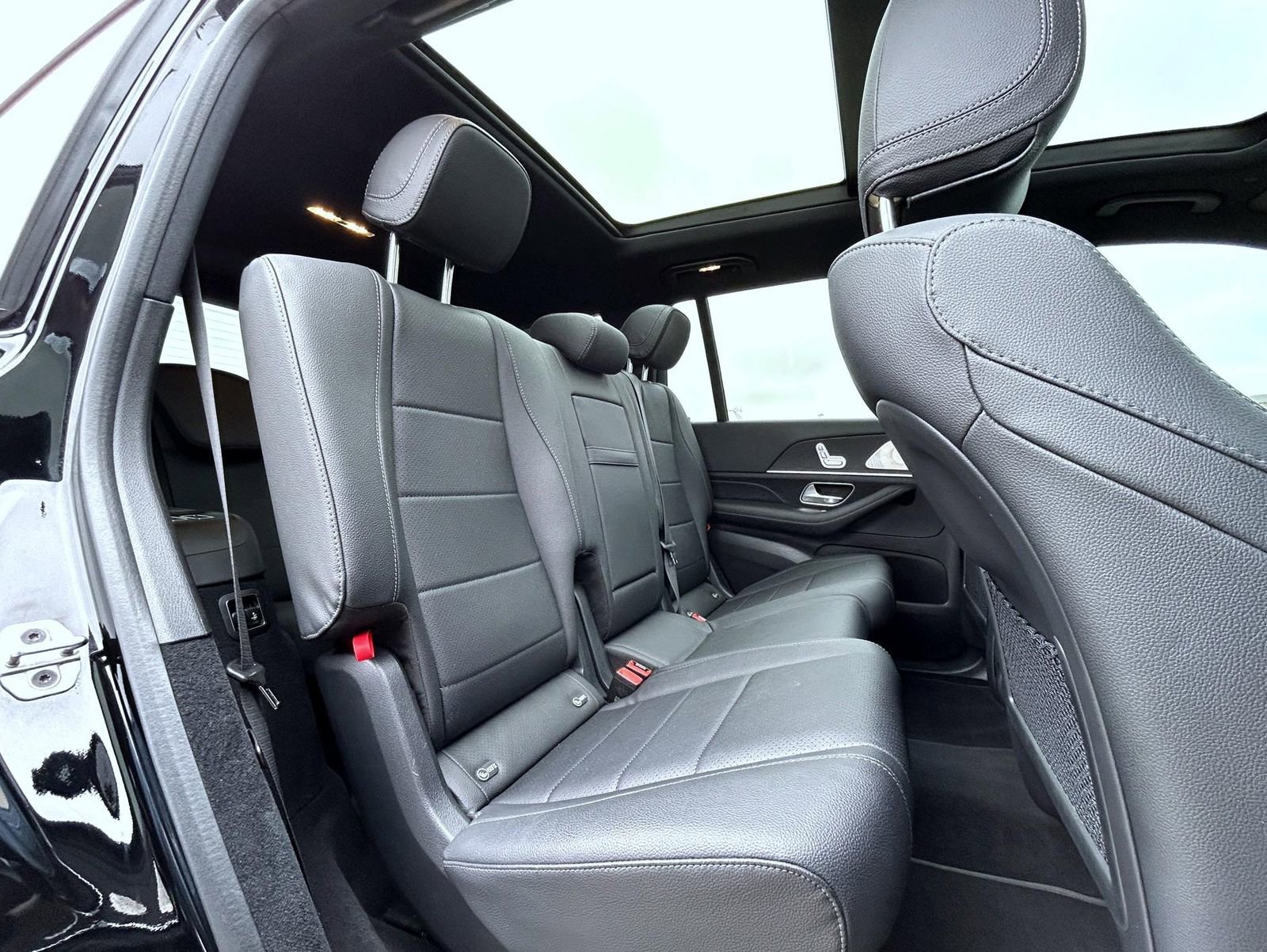 Used 2024 Mercedes-Benz GLS 450 4MATIC image 18