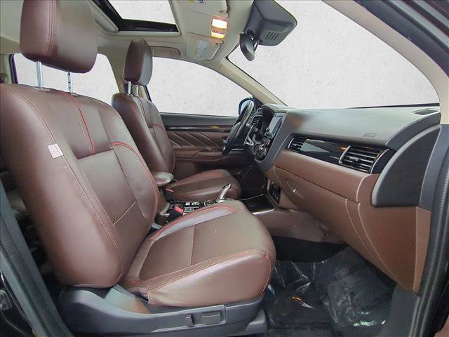 Used 2018 Mitsubishi Outlander GT AWD/4WD image 25