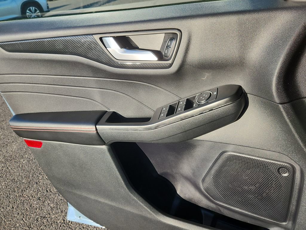 Used 2025 Ford Escape ST-Line image 9
