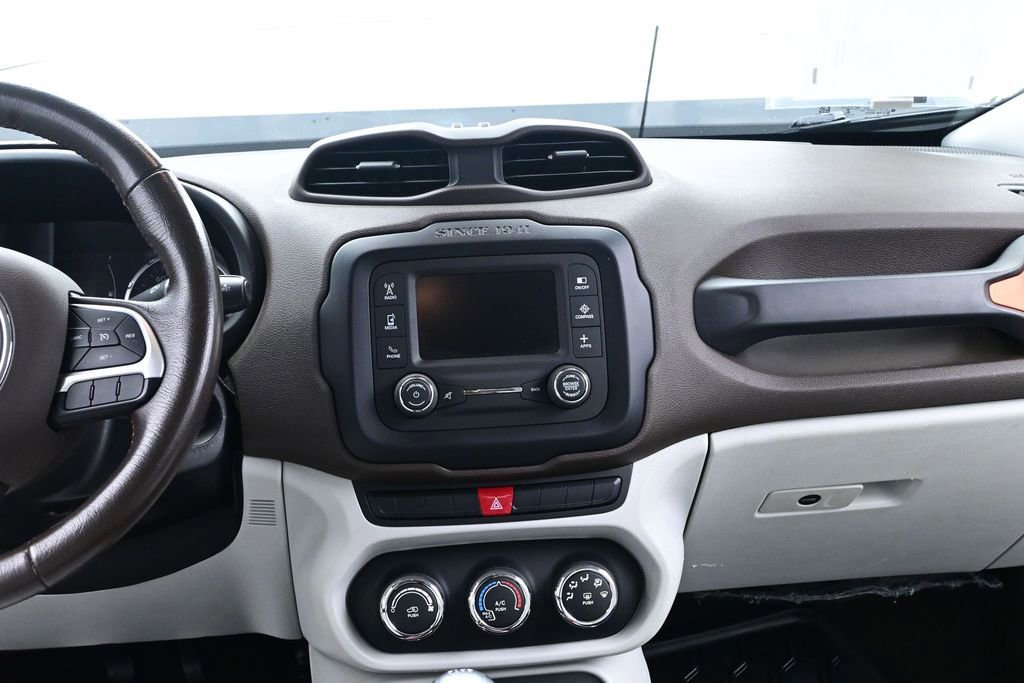 Used 2015 Jeep Renegade Latitude AWD/4WD image 24