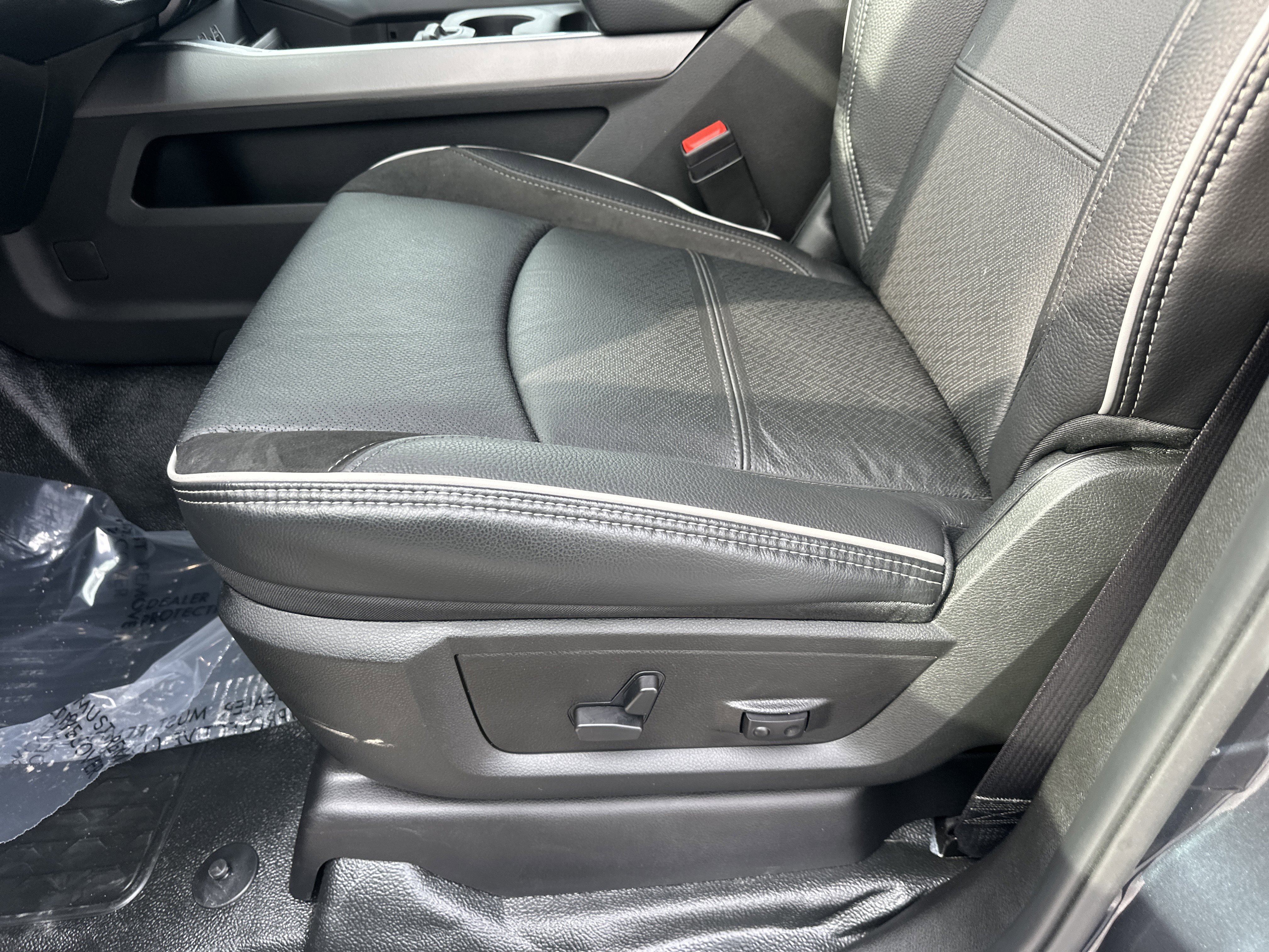 New 2026 RAM 5500 Laramie w/ Laramie Trim Package image 31