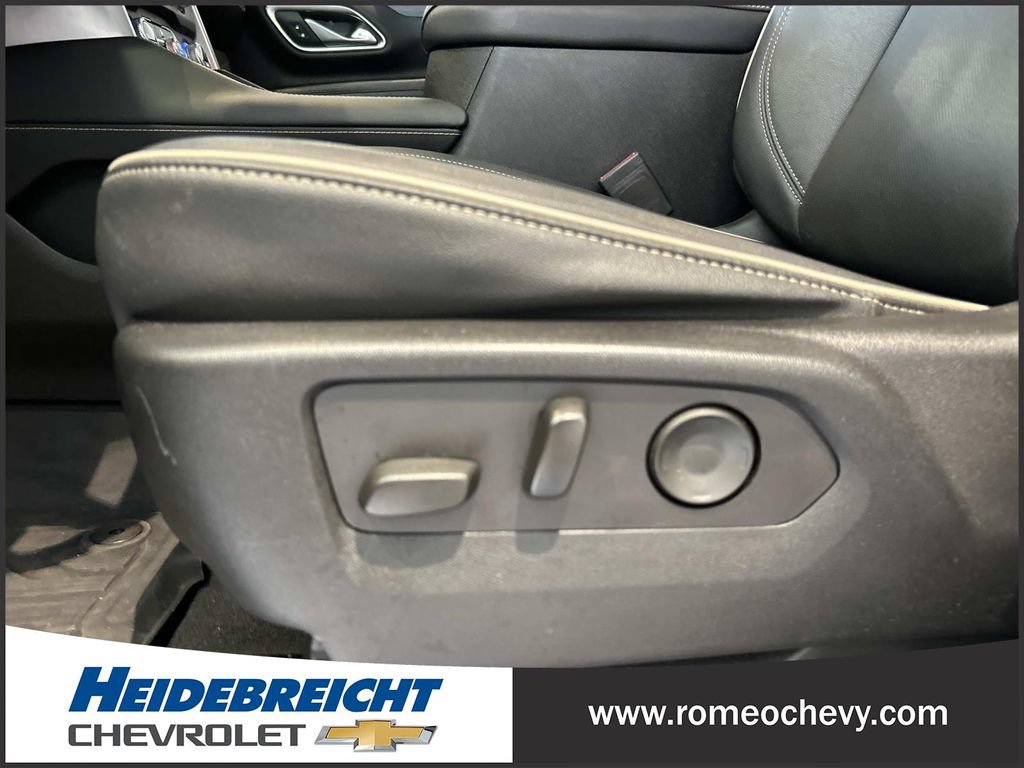 Certified 2023 GMC Yukon SLT w/ SLT Luxury Package AWD/4WD image 14