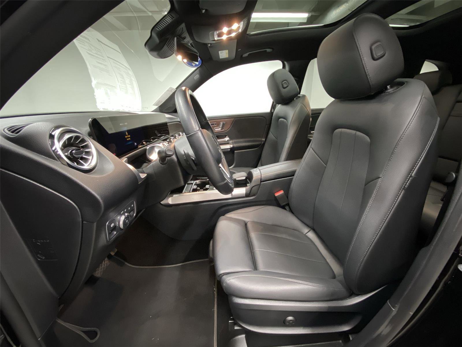 Used 2022 Mercedes-Benz GLB 250 4MATIC image 17