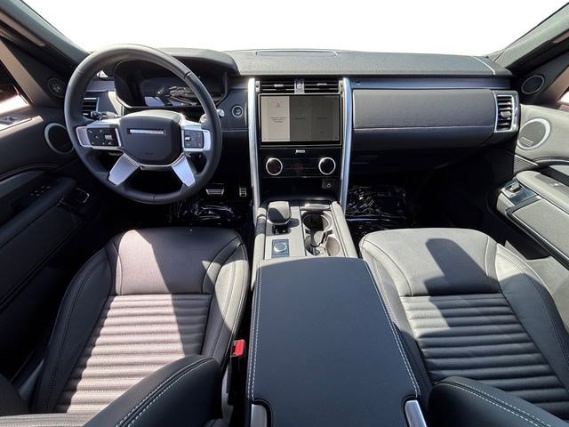 Certified 2025 Land Rover Discovery Dynamic SE AWD/4WD image 12