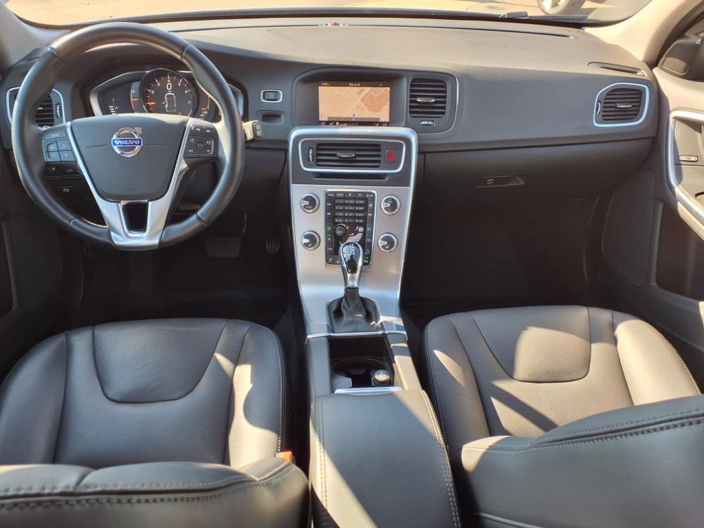 Used 2018 Volvo V60 T5 Cross Country w/ Convenience Package image 12