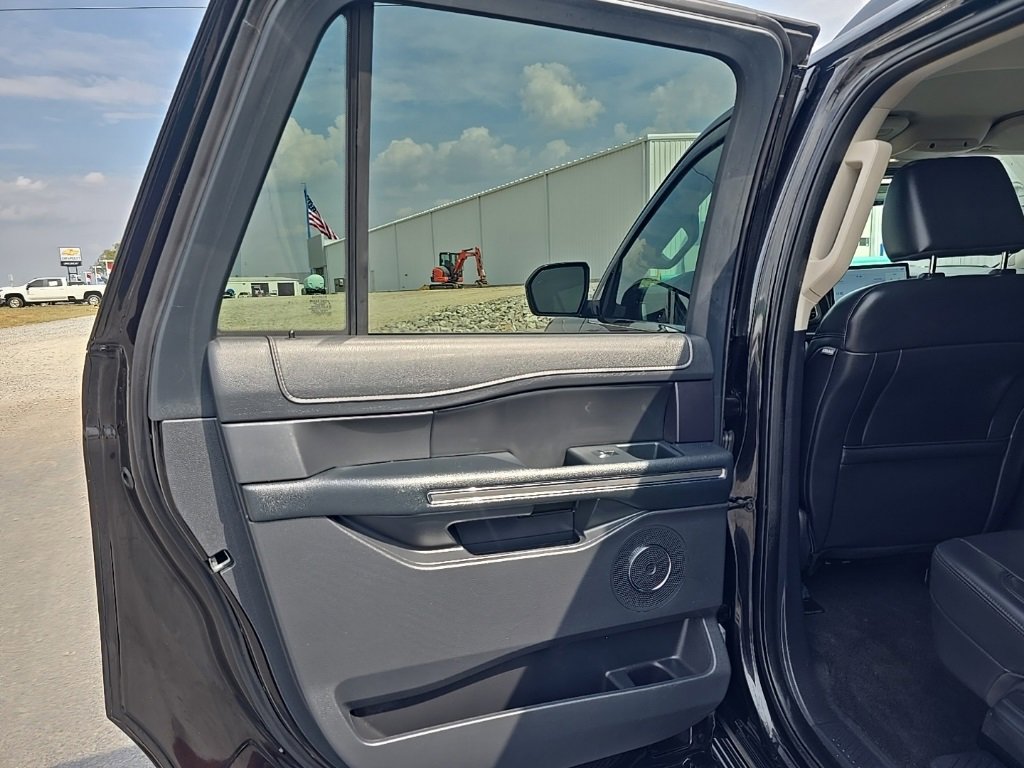 Used 2024 Ford Expedition Max XLT image 16