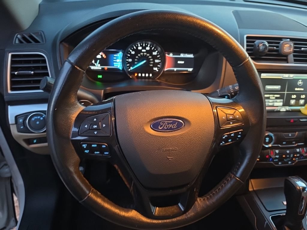 Used 2016 Ford Explorer XLT w/ Equipment Group 202A AWD/4WD image 27