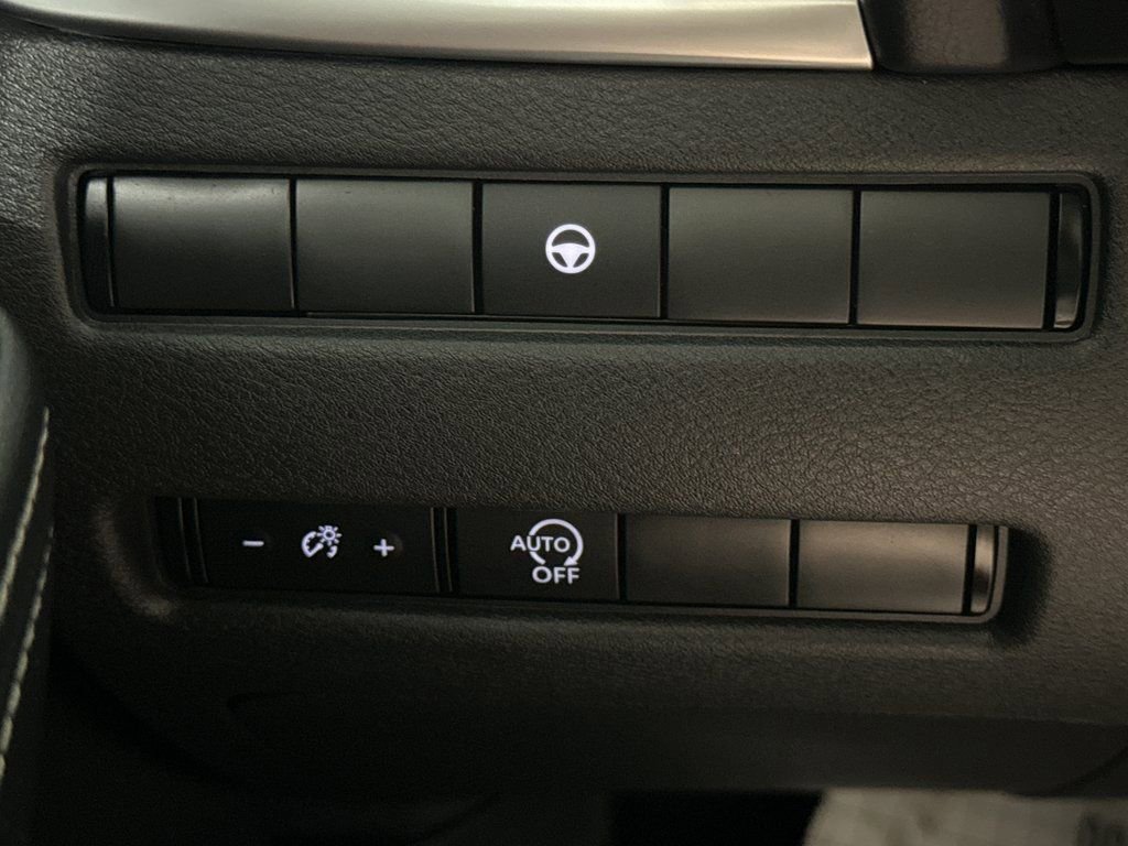 Used 2023 Nissan Rogue SV image 35