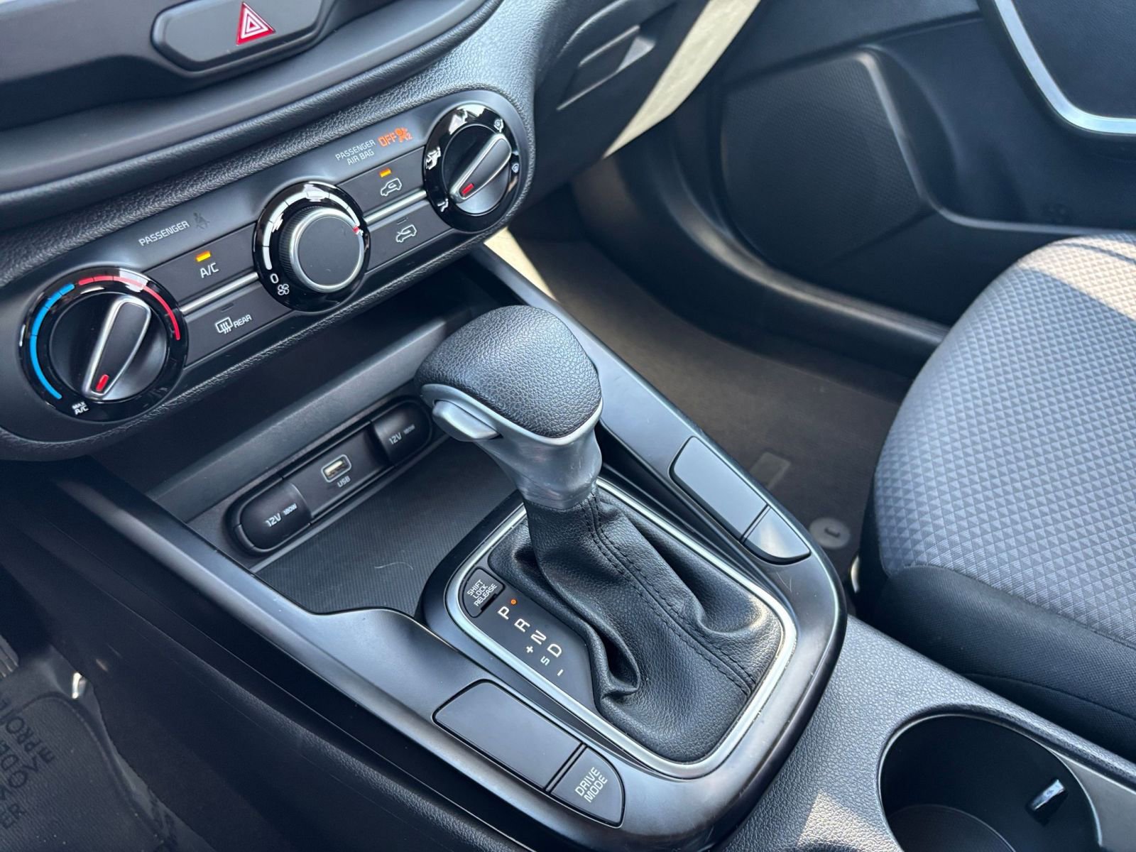 Used 2025 Kia Soul LX w/ LX Technology Package FWD image 39