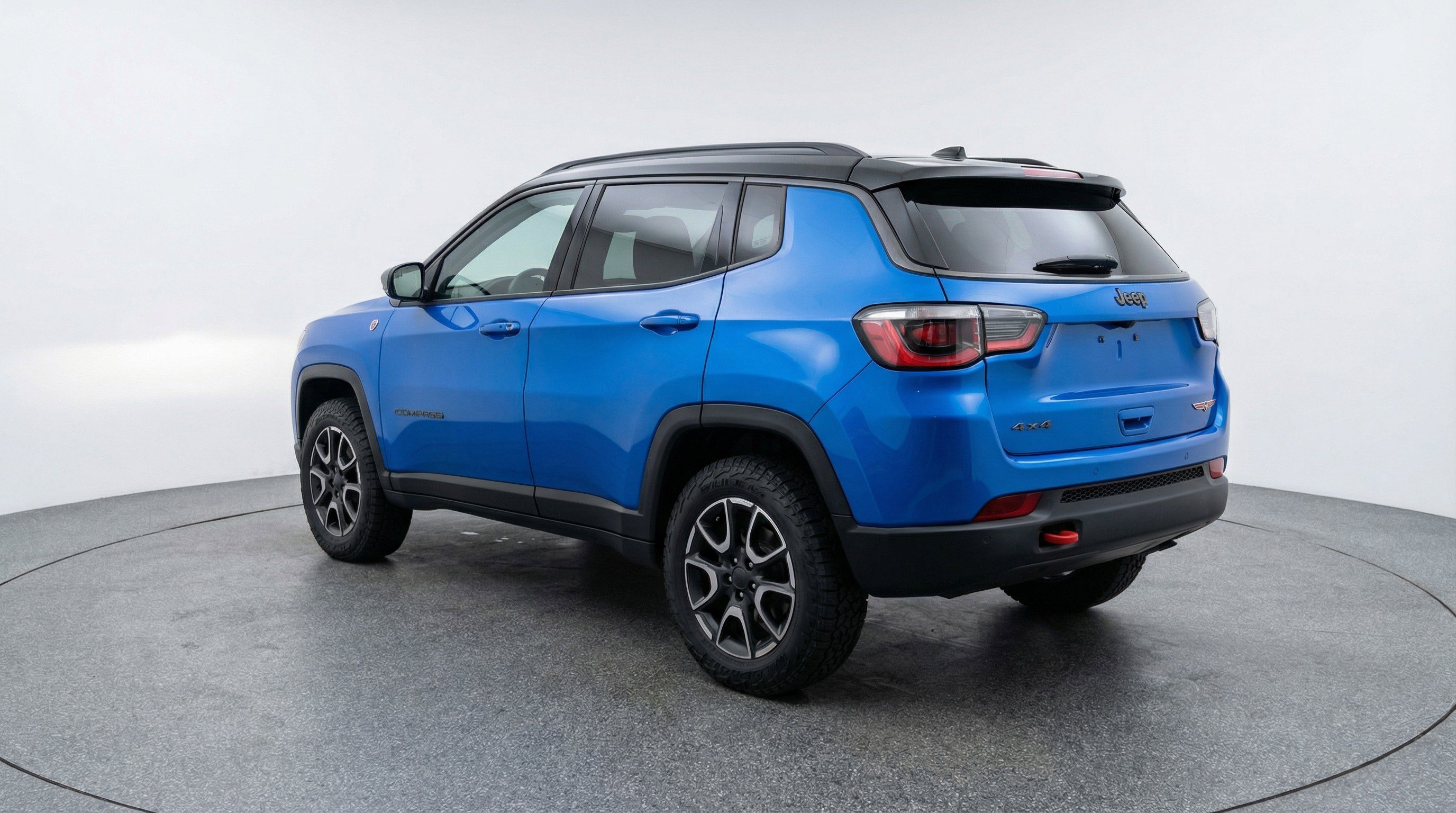 Used 2025 Jeep Compass Trailhawk image 6