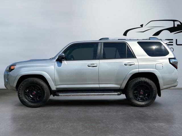 Used 2018 Toyota 4Runner 4WD image 2