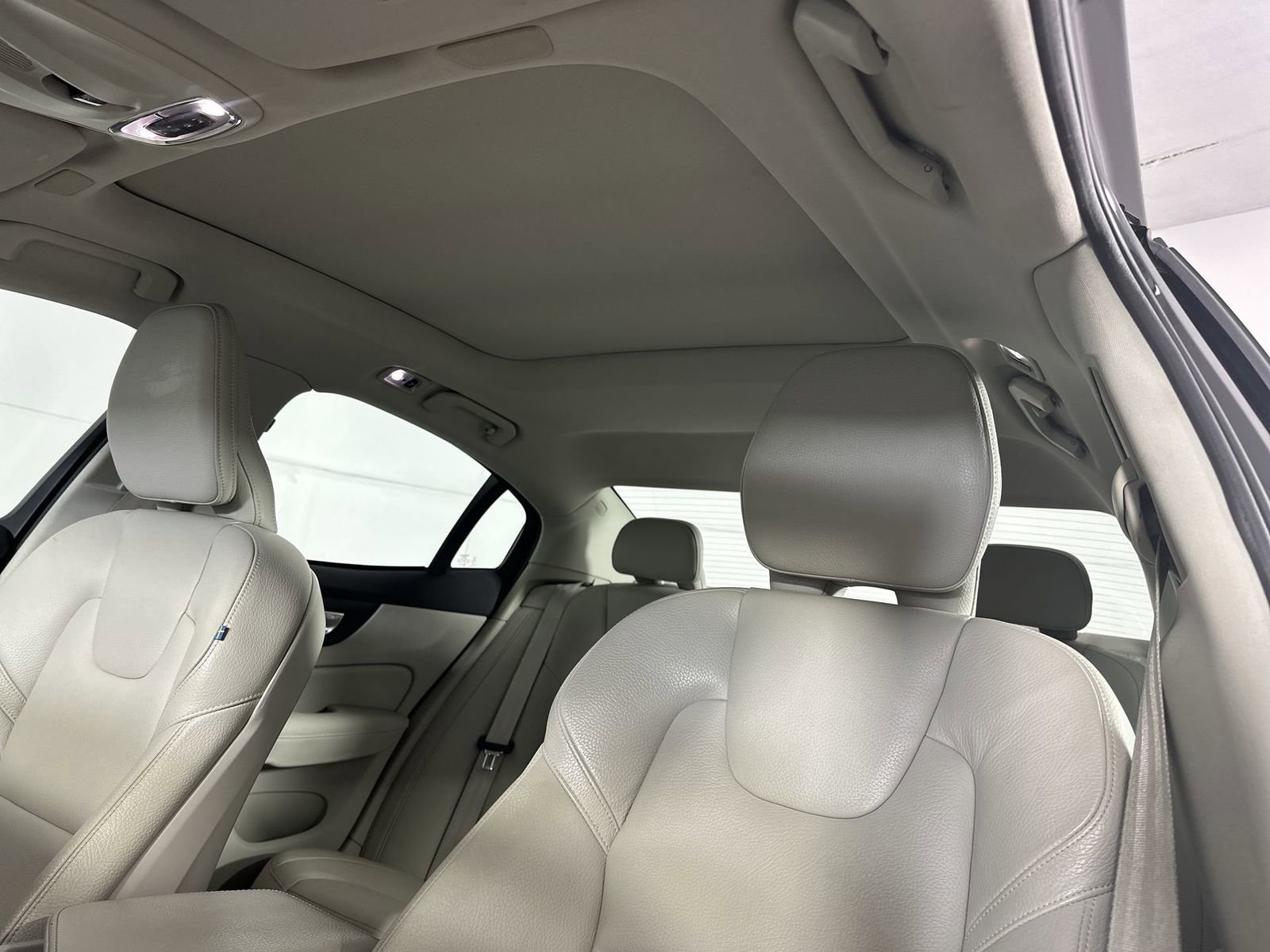 Used 2020 Volvo S60 T6 Momentum w/ Protection Package Premier image 23