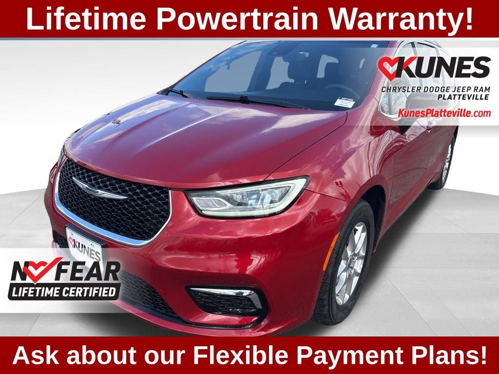 Used 2025 Chrysler Pacifica Select image 9