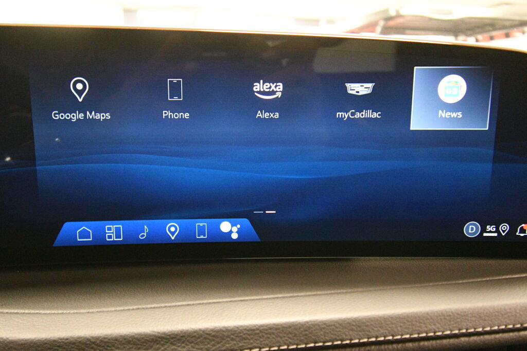 Used 2025 Cadillac XT4 Premium Luxury image 13