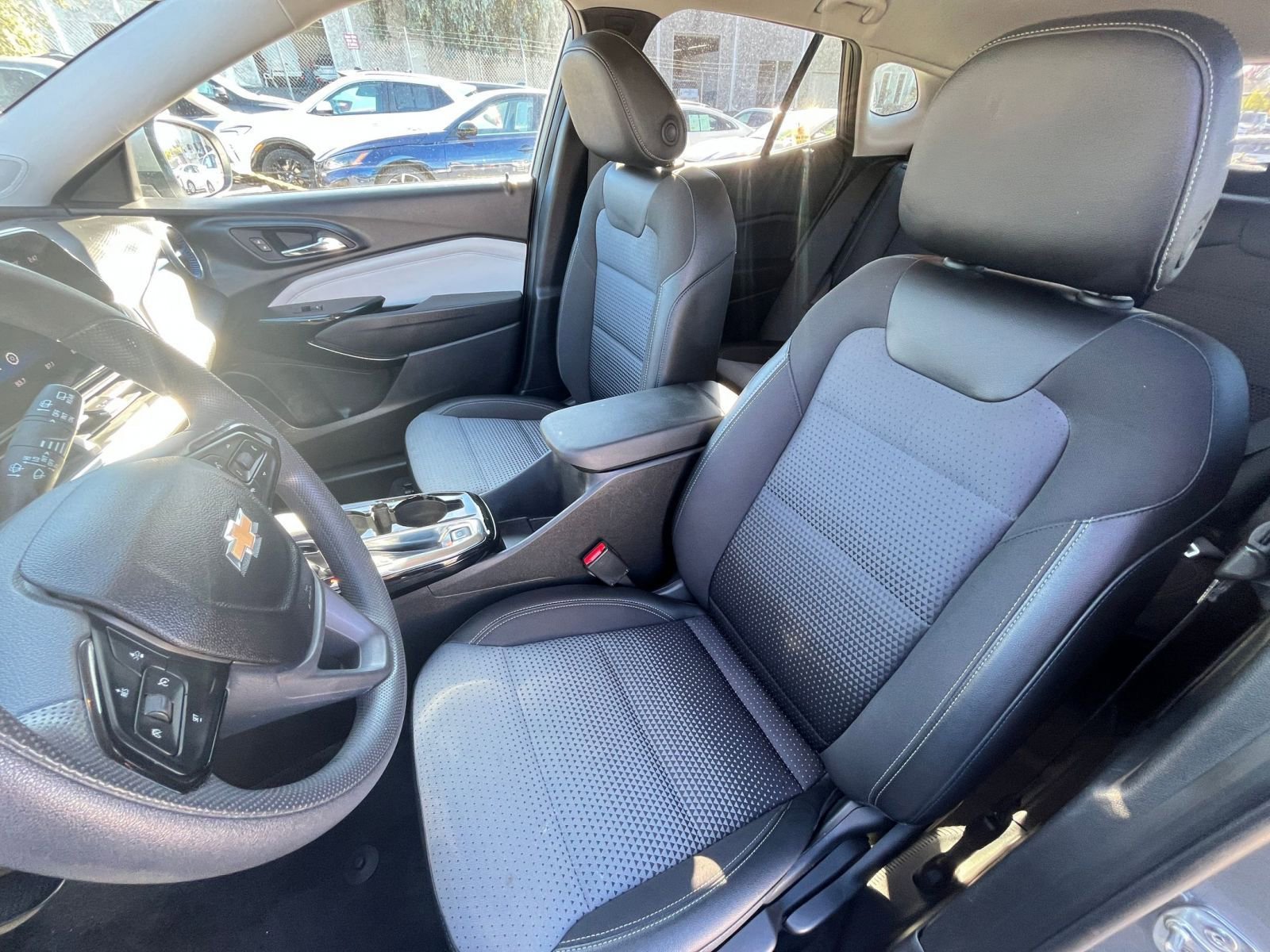 Used 2025 Chevrolet Trax LT image 34