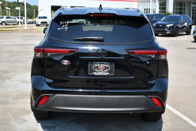 Used 2025 Toyota Highlander XLE image 4