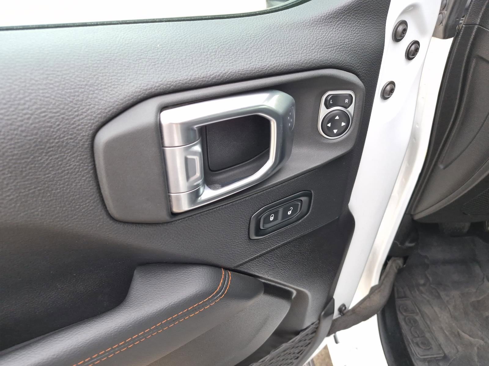 Used 2023 Jeep Gladiator Mojave w/ LED Lighting Group AWD/4WD image 13