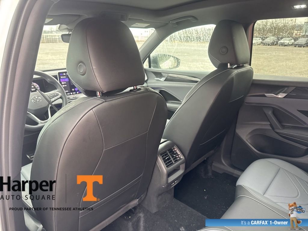 Used 2025 Volkswagen Tiguan SE R-Line image 11