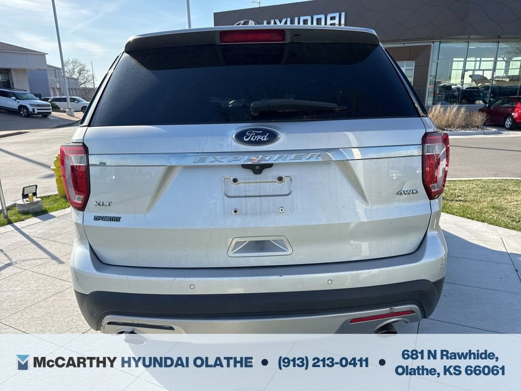 Used 2017 Ford Explorer XLT w/ Equipment Group 202A image 10