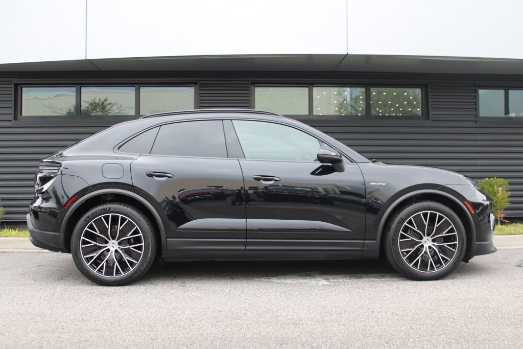 Certified 2025 Porsche Macan Electric RWD image 8